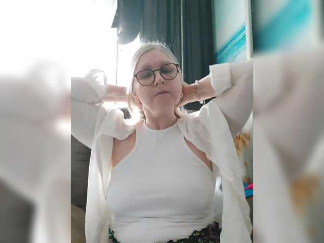 Adiline live cam on BongaCams