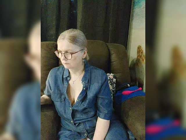 Adiline live cam on BongaCams