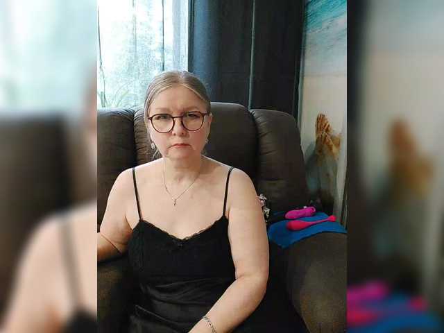Adiline live cam on BongaCams