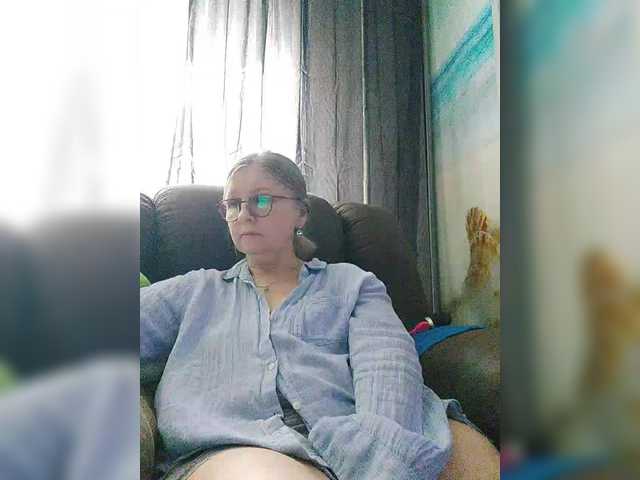 Adiline live cam on BongaCams