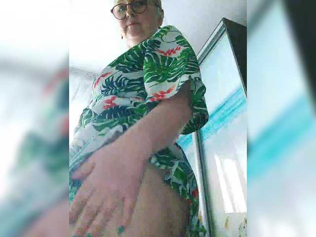 Adiline live cam on BongaCams