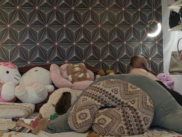 YummyMeily's BongaCams show and profile