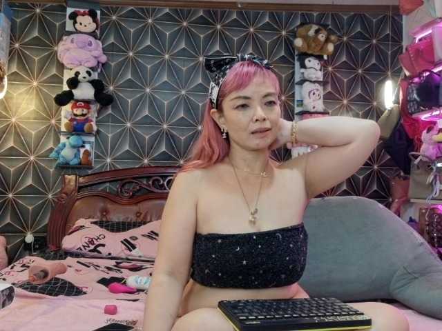 YummyMeily live cam on BongaCams