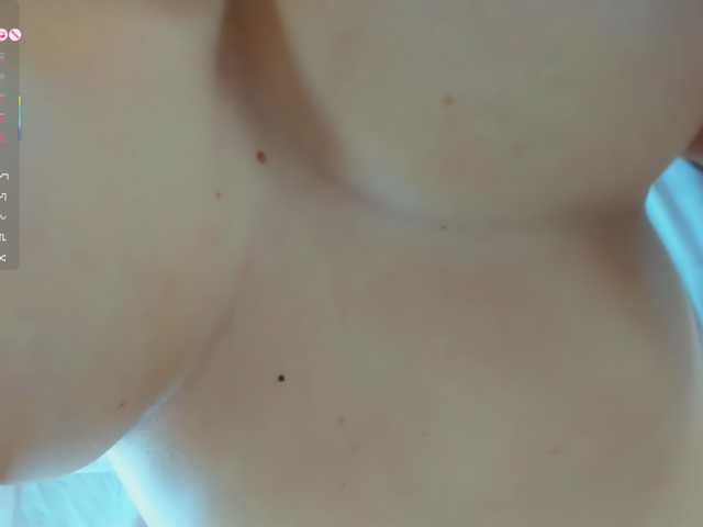 Aledoll live cam on BongaCams