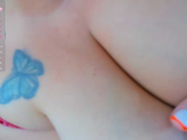 Aledoll live cam on BongaCams