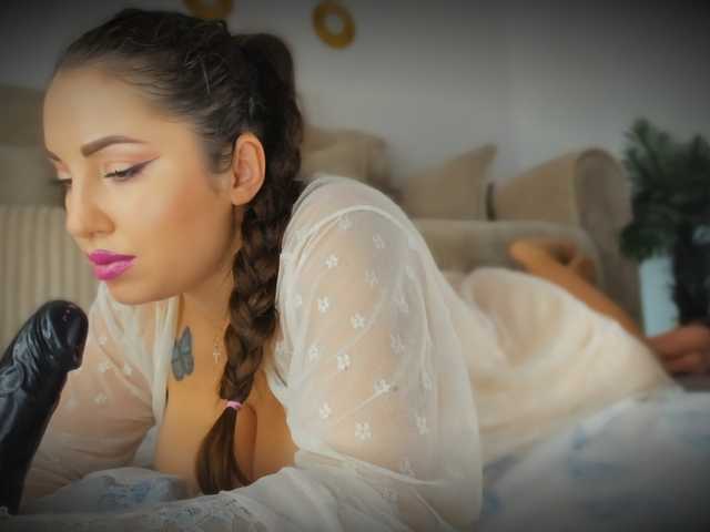 Aledoll live cam on BongaCams