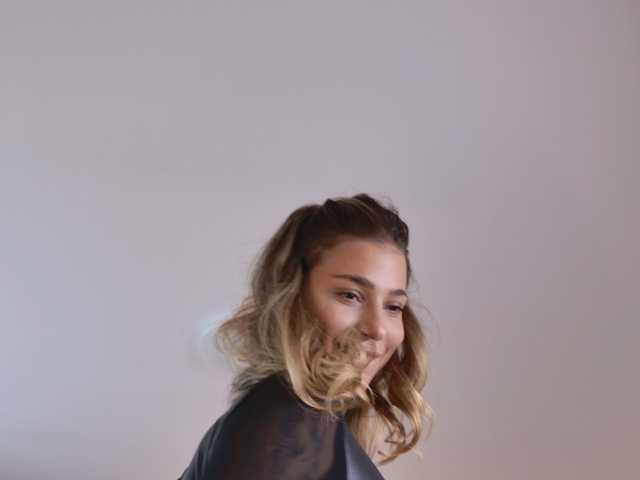 Sex chat gratuit in direct cu LennaGodess pe BongaCams