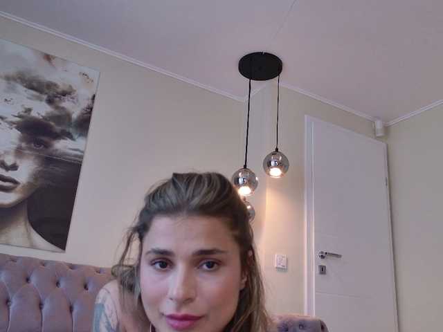 Sex chat gratuit in direct cu LennaGodess pe BongaCams