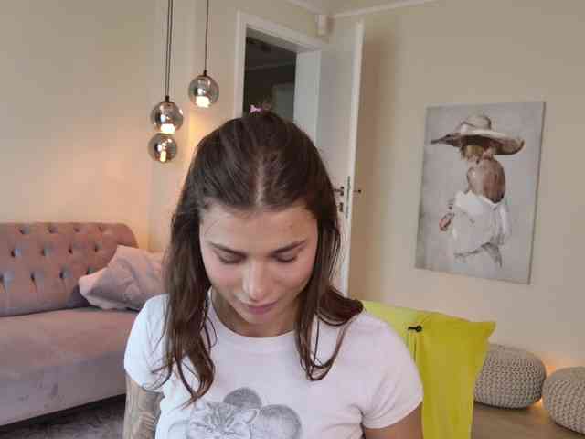 Acest model este live acum. LennaGodess