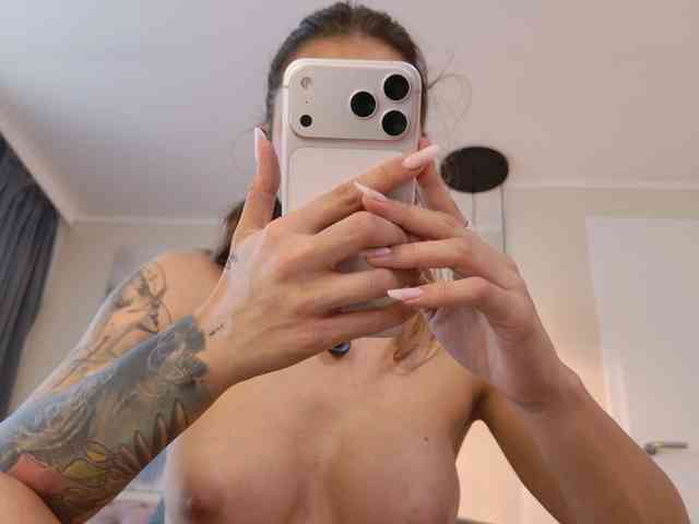 LennaGodess Live Webcam on BongaCams