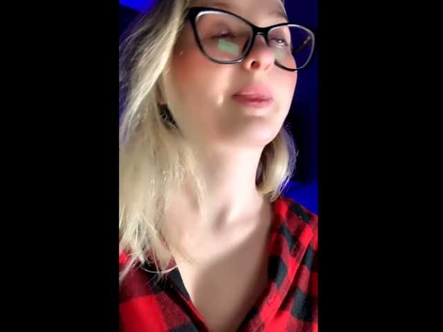 le modèle Sunny_Bunny est en webcam porno dans un show sur le site bongacams, il possède les tags suivants: White/Caucasian,Brunette,Shaved