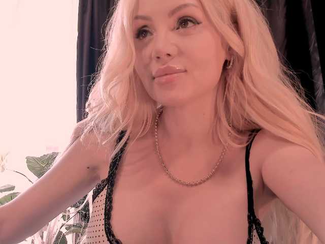 blondebab3 live cam on BongaCams