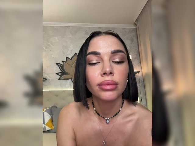 Bianka-strip's BongaCams show and profile