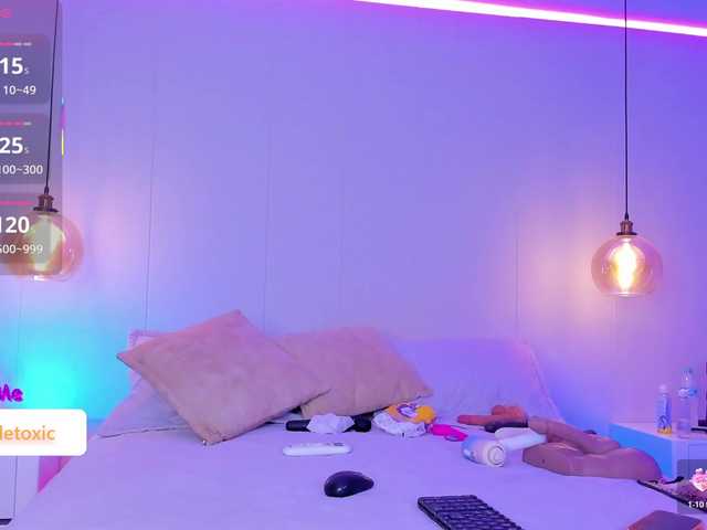 LittleToxic live webcam show