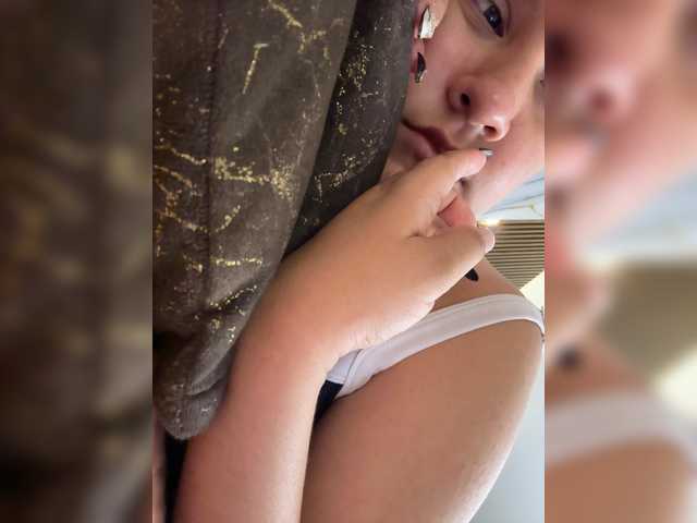 LittleToxic live webcam show