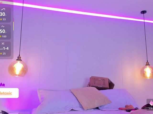 LittleToxic live webcam show