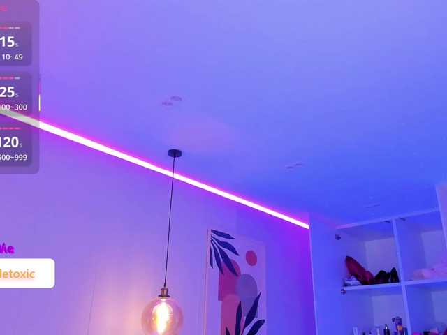 LittleToxic live webcam show
