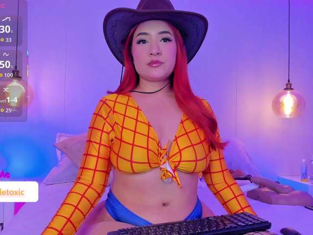 LittleToxic live webcam show