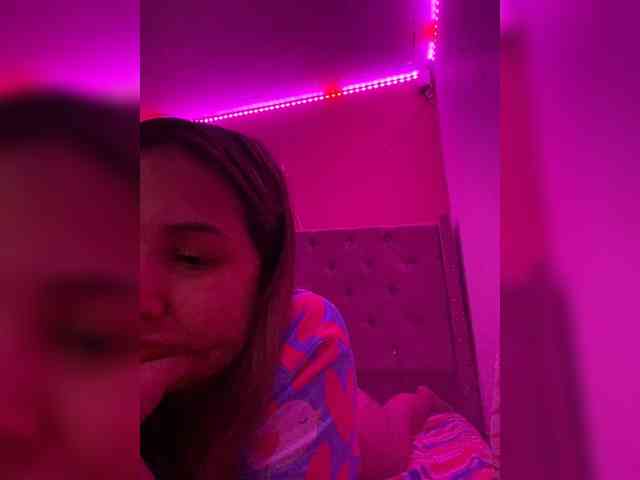 LittleToxic webcam