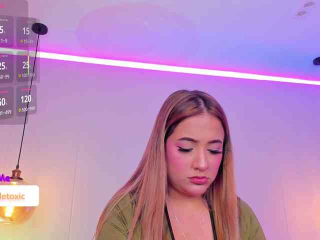 LittleToxic webcam