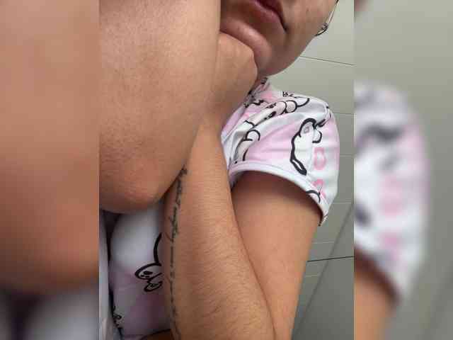 LittleToxic webcam