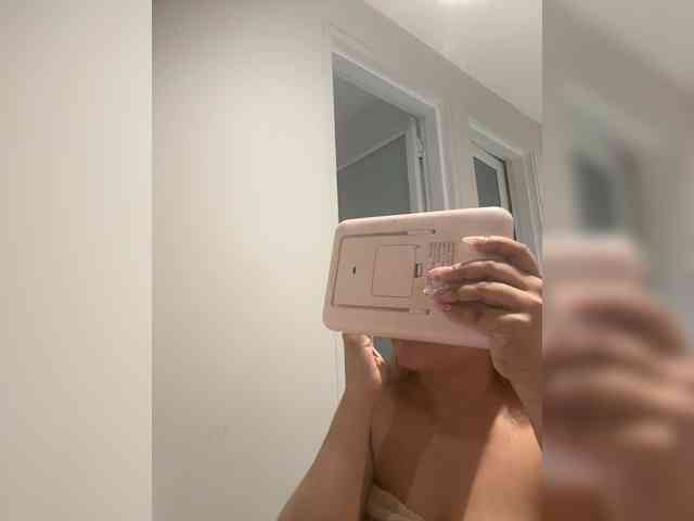 LittleToxic webcam
