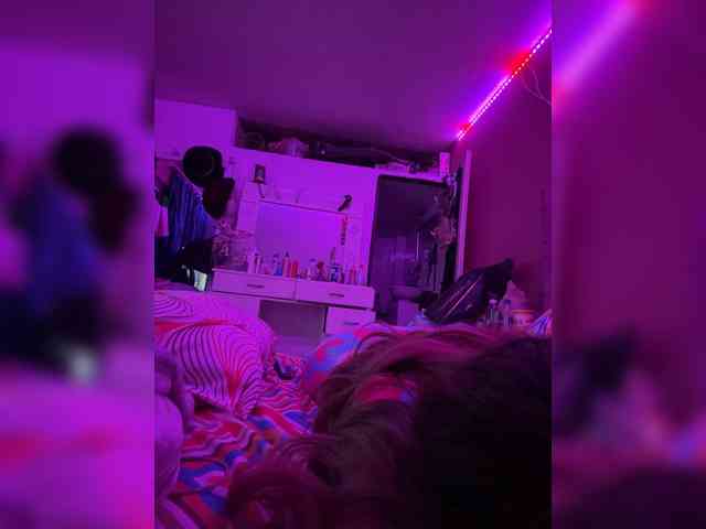 LittleToxic webcam