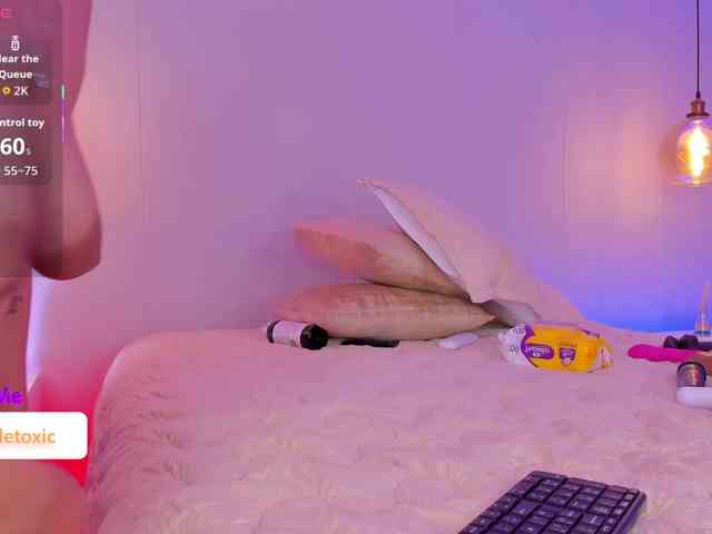 LittleToxic webcam