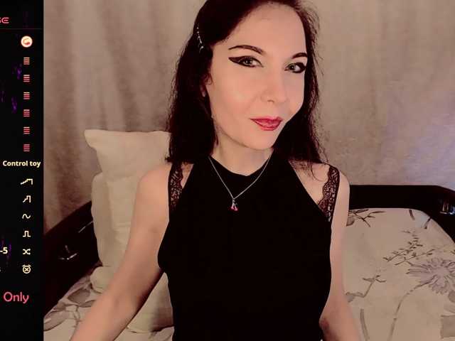 LunaTenebriss live cam on BongaCams