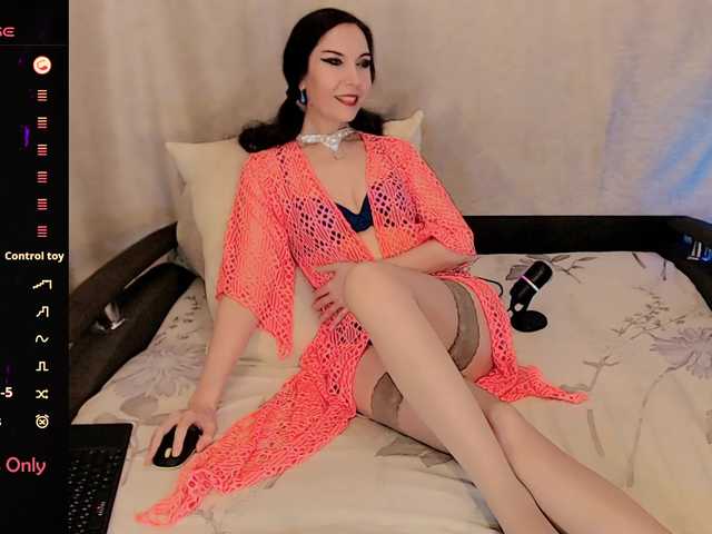 LunaTenebriss live cam on BongaCams