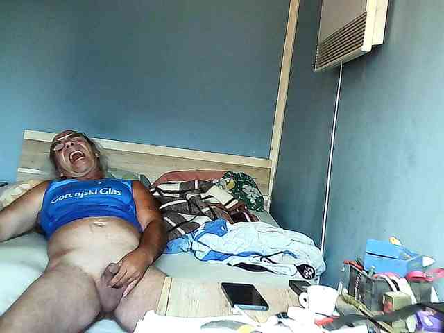 borut689 Live Webcam on BongaCams