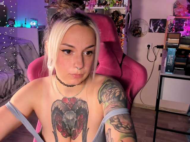 ChloeKohaku live cam on BongaCams