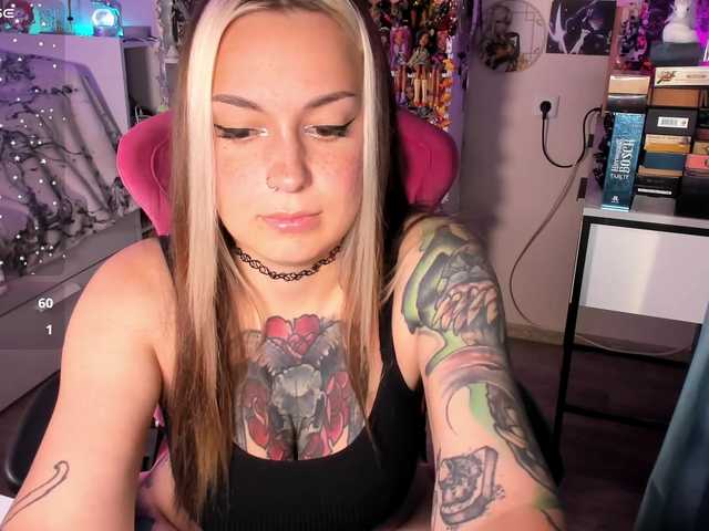 le modèle ChloeKohaku est en webcam porno dans un show sur le site bongacams, il possède les tags suivants: White/Caucasian,Blonde,Shaved