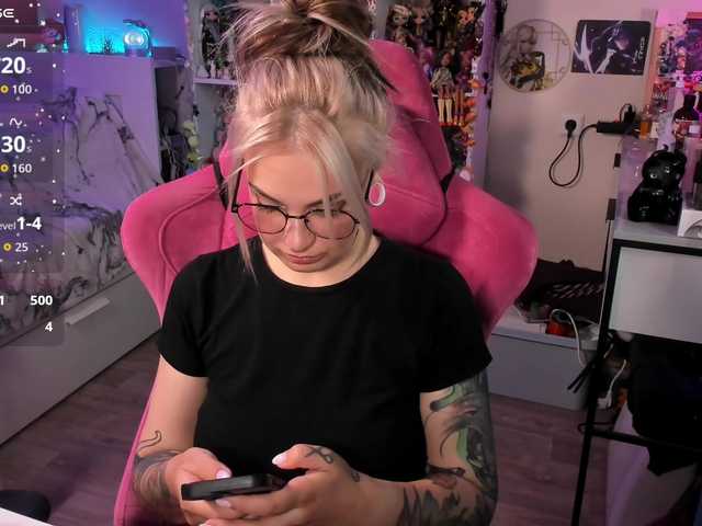 ChloeKohaku's BongaCams show and profile