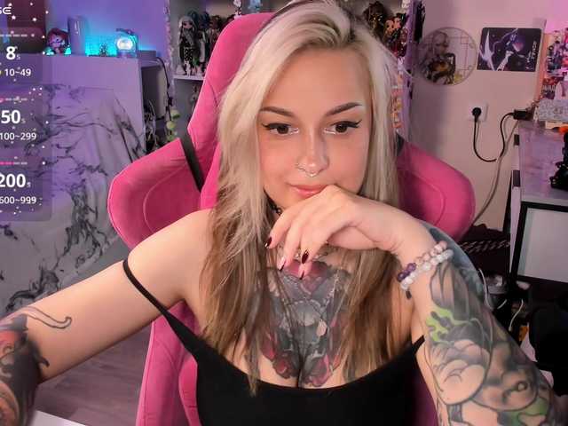 le modèle ChloeKohaku est en webcam porno dans un show sur le site bongacams, il possède les tags suivants: White/Caucasian,Blonde,Shaved