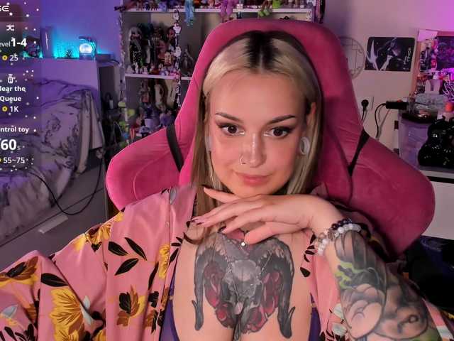 ChloeKohaku live cam on BongaCams