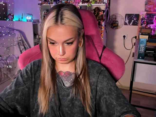 ChloeKohaku webcam
