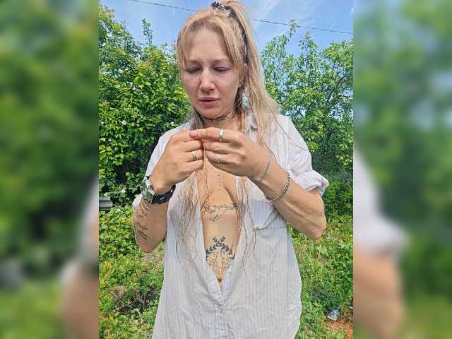 dvenasti live cam on BongaCams