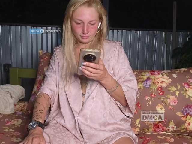 dvenasti live cam on BongaCams