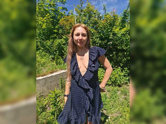 dvenasti live cam on BongaCams