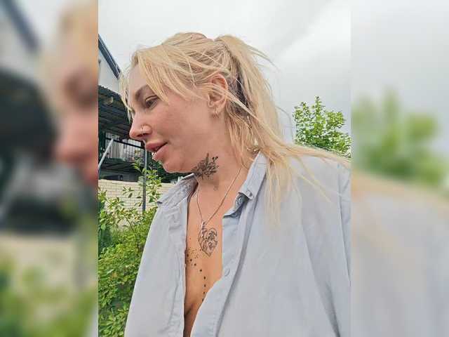dvenasti live cam on BongaCams