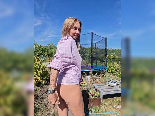 le modèle CrazyNastya1 est en webcam porno dans un show sur le site bongacams, il possède les tags suivants: White/Caucasian,Blonde,Shaved