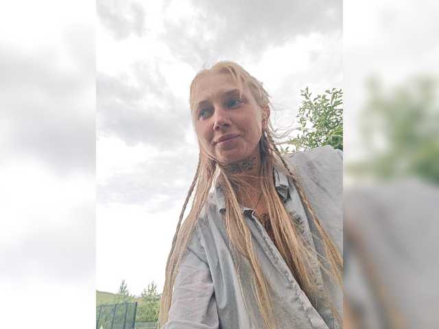 dvenasti live cam on BongaCams