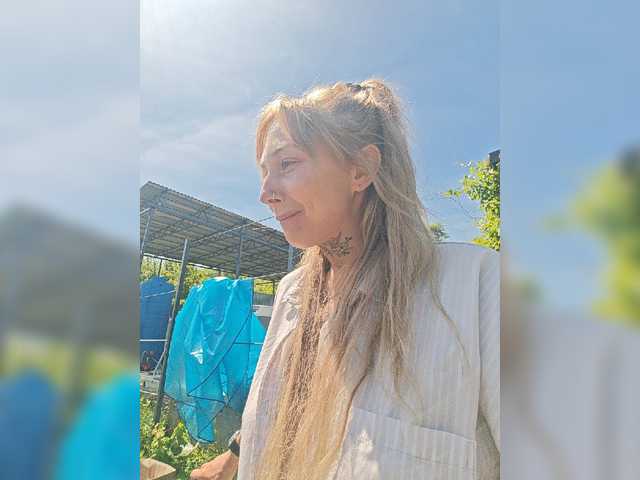 dvenasti live cam on BongaCams