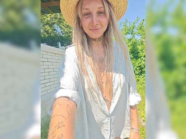 dvenasti live cam on BongaCams