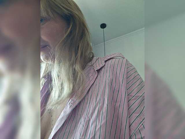 dvenasti live cam on BongaCams