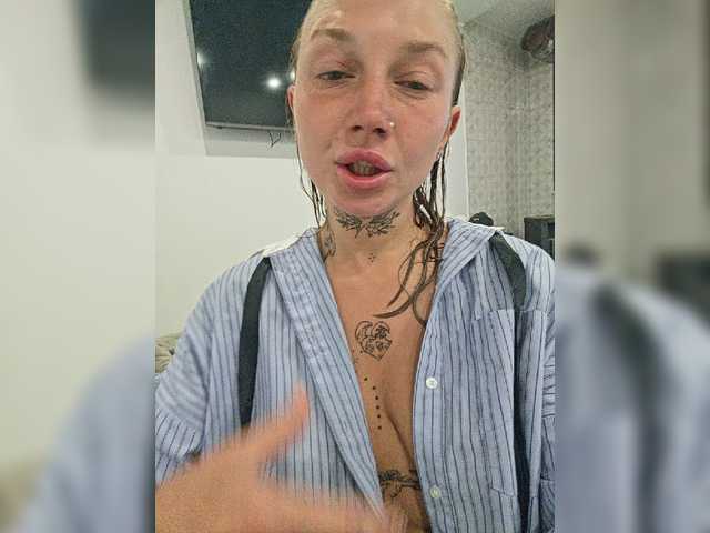 dvenasti live cam on BongaCams