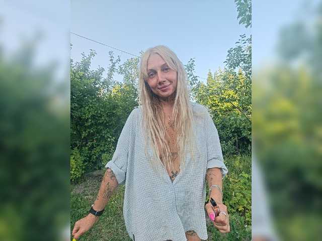 dvenasti live cam on BongaCams