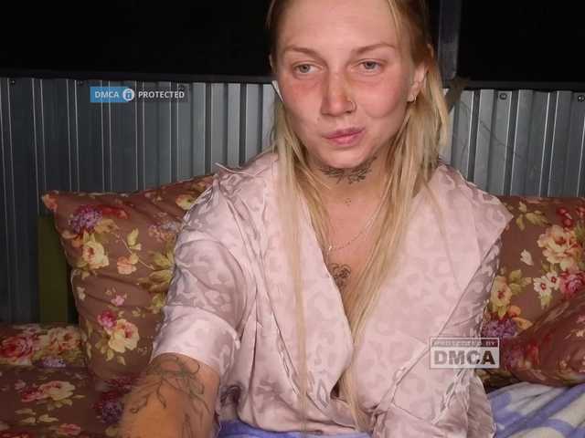 dvenasti live cam on BongaCams