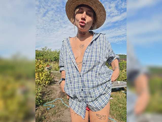 dvenasti live cam on BongaCams